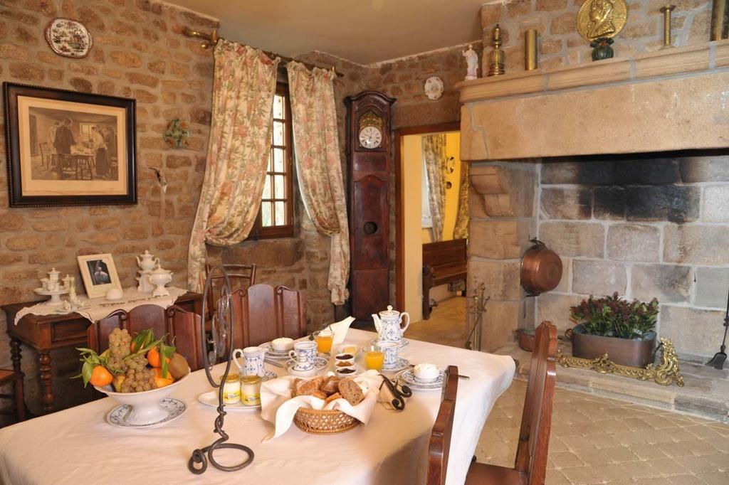 La Forge De La Coudraie Bed and Breakfast Pleugueneuc Exteriör bild
